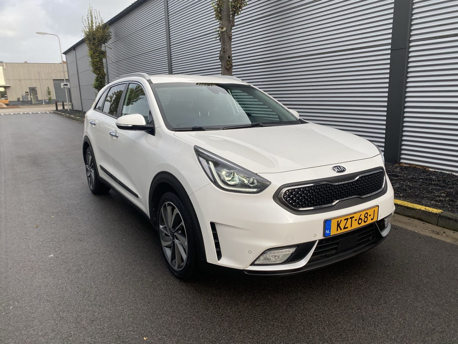 Witte Kia Niro uit de voorraad van Auto Praesto